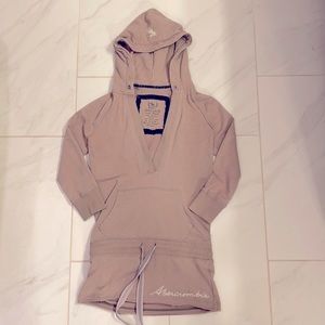 3/4” sleeve Abercrombie hoodie